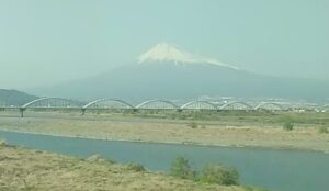 富士川を渡る(静岡県)