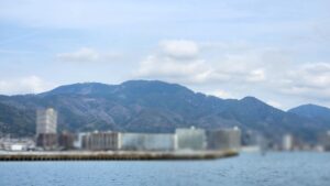 琵琶湖から眺める比叡山（滋賀県大津市）