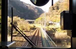 左側が、複線時代の今はレールが取り外された鉄橋(御殿場線)