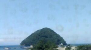 湯ノ島。まるで静岡県沼津市の「あわしま」そっくり！？（画像が不鮮明ですみません！）（青森県）