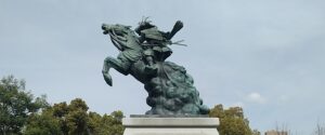 楠木正成像（湊川公園）