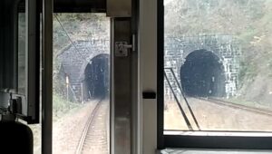 明治時代の山陽鉄道の時代から、恐らくそのまま残っていると思われるトンネル(三原~白市間)(広島県)