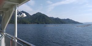 宮島へ向かう船より(広島県廿日市市)