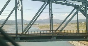 大井川(静岡県。写真右側が島田市)