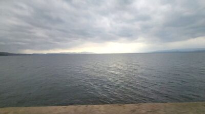 大村湾を右に過ぎ行く(長崎県)