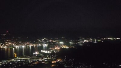 夜の長崎に広がる、はてもなき海の眺め(稲佐山から)(長崎県長崎市)