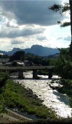 碓氷川と妙義山（群馬県安中市）