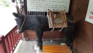 倶利伽羅駅にある、「火牛の計」のオブジェ（石川県河北郡津幡町）