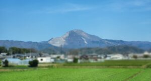 伊吹山（北陸本線の車窓より）（滋賀県）