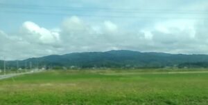 七尾線からの宝達山の景色（石川県）