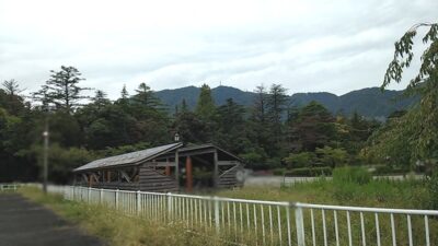 弥彦駅からの、弥彦山の景色（新潟県西蒲原郡弥彦村）
