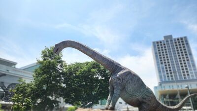 福井駅・恐竜オブジェ（福井県福井市）