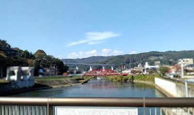 諏訪湖から出ていく天竜川(長野県岡谷市)