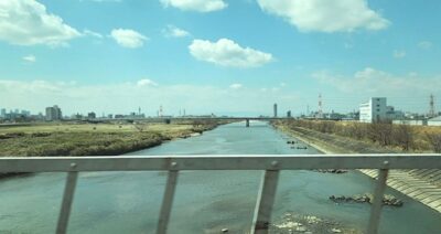 「勝川」の由来となった庄内川(中央線の車窓より)(愛知県)