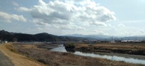 長嶋茂雄さんがかつて練習で走っていた、大仁の狩野川沿いの道(静岡県伊豆の国市大仁)