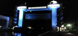 夜の沼津港・大型展望水門「びゅうお」