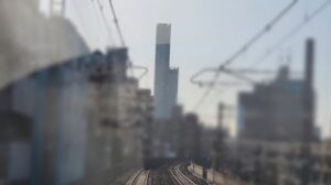 あべのハルカス(関西本線の車窓より)