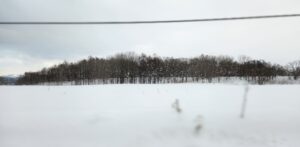 倶知安駅を出発！（函館本線の車窓より）（北海道）