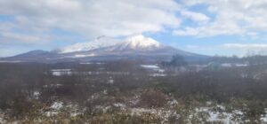 北海道駒ヶ岳（渡島富士）（函館本線の車窓より）（北海道）