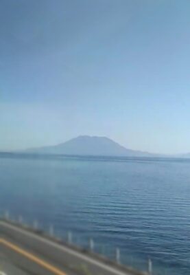 指宿枕崎線からの、桜島の景色(鹿児島県)