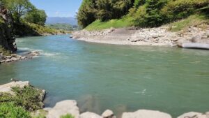 佐久間ダムに多大な水をもたらす、天竜川(長野県飯田市・天龍峡)