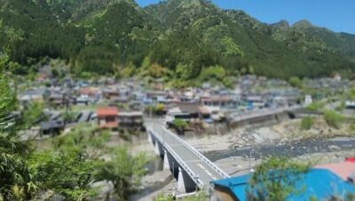 水窪川と、水窪の町なみ(静岡県)