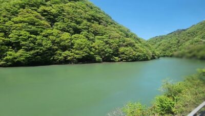 佐久間ダムに膨大な水をもたらす、天竜川(長野県)