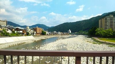 下呂温泉の景色と、飛騨川の眺め（岐阜県下呂市）