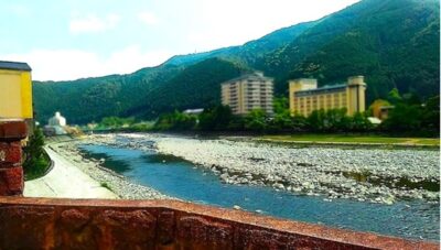 下呂温泉のそばを流れる、飛騨川（岐阜県下呂市）