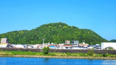 香貫山のふもとを流れる狩野川（静岡県沼津市）