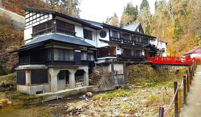 ラブひなで「別館」として登場した旅館・瀧見館（たきみかん）。あの別館のシーンはすごかった…（山形県尾花沢市）