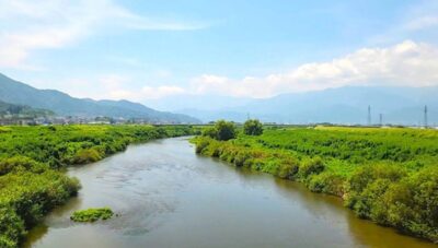樽見鉄道からの根尾川の景色（岐阜県）