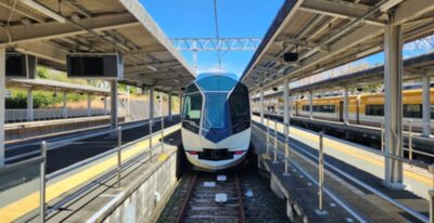 賢島駅に停車する、近鉄特急「しまかぜ」（三重県志摩市）（賢島の観光・歴史）