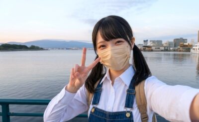 筆者、函館の海より（2018年頃。若いというよりも幼いですね・・・）（北海道函館市）