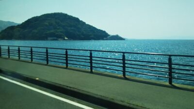 沼津駅からバスで 内浦へ　沼津・内浦の淡島が見えてくる（静岡県沼津市）
