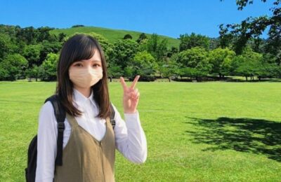 奈良公園・若草山をバックに(奈良県奈良市)